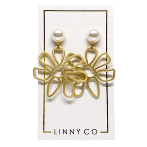 
            
                Load image into Gallery viewer, Daisy Earring - Pearl
            
        